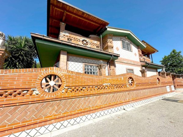 casa indipendente in vendita a Roseto degli Abruzzi in zona Cologna Spiaggia