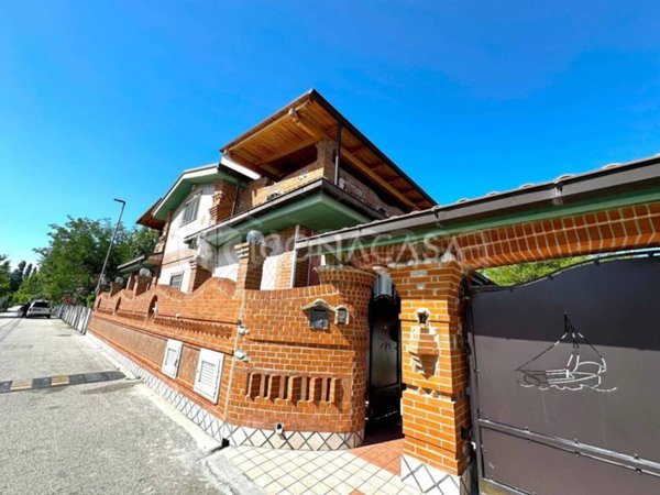casa indipendente in vendita a Roseto degli Abruzzi in zona Cologna Spiaggia