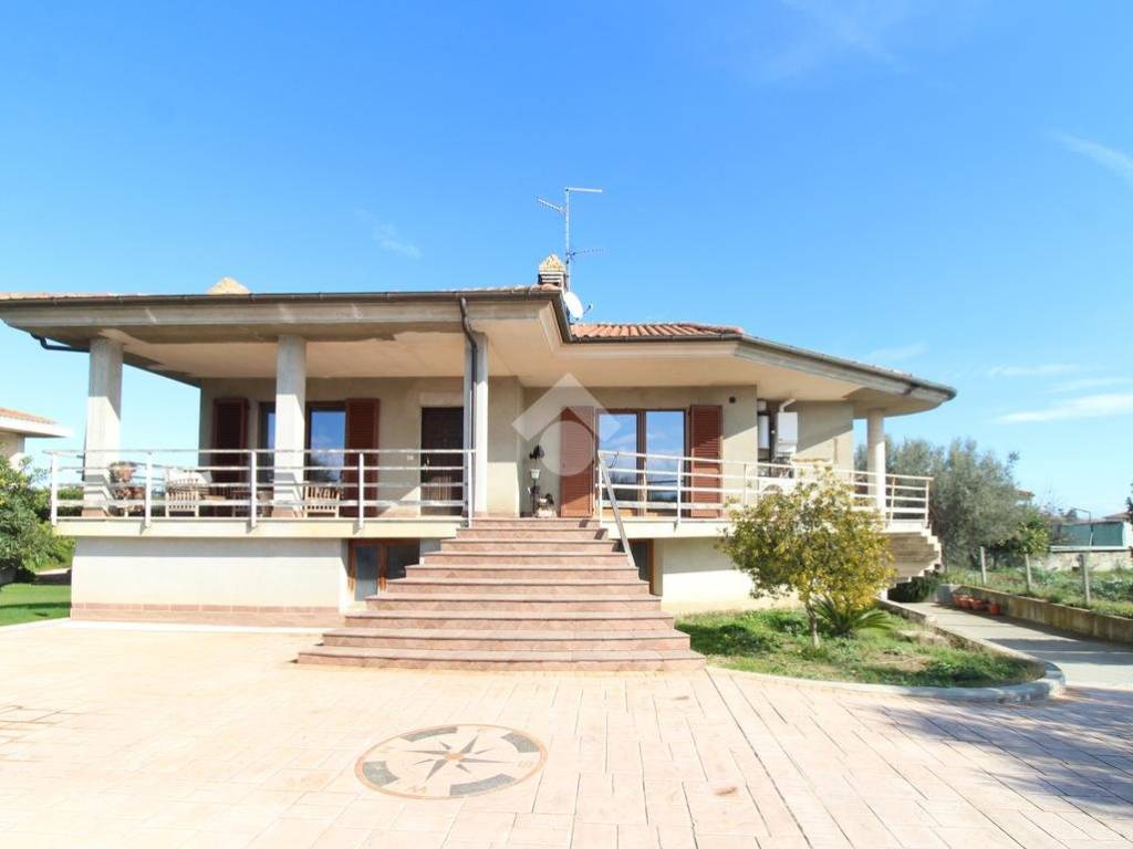 casa indipendente in vendita a Roseto degli Abruzzi