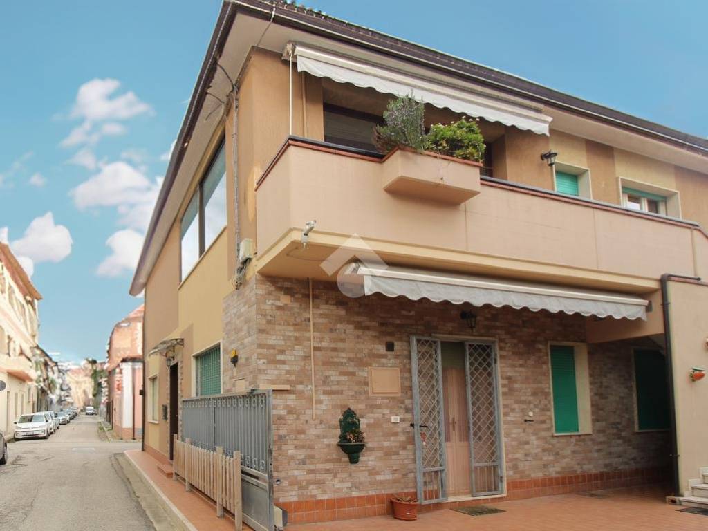 casa indipendente in vendita a Roseto degli Abruzzi