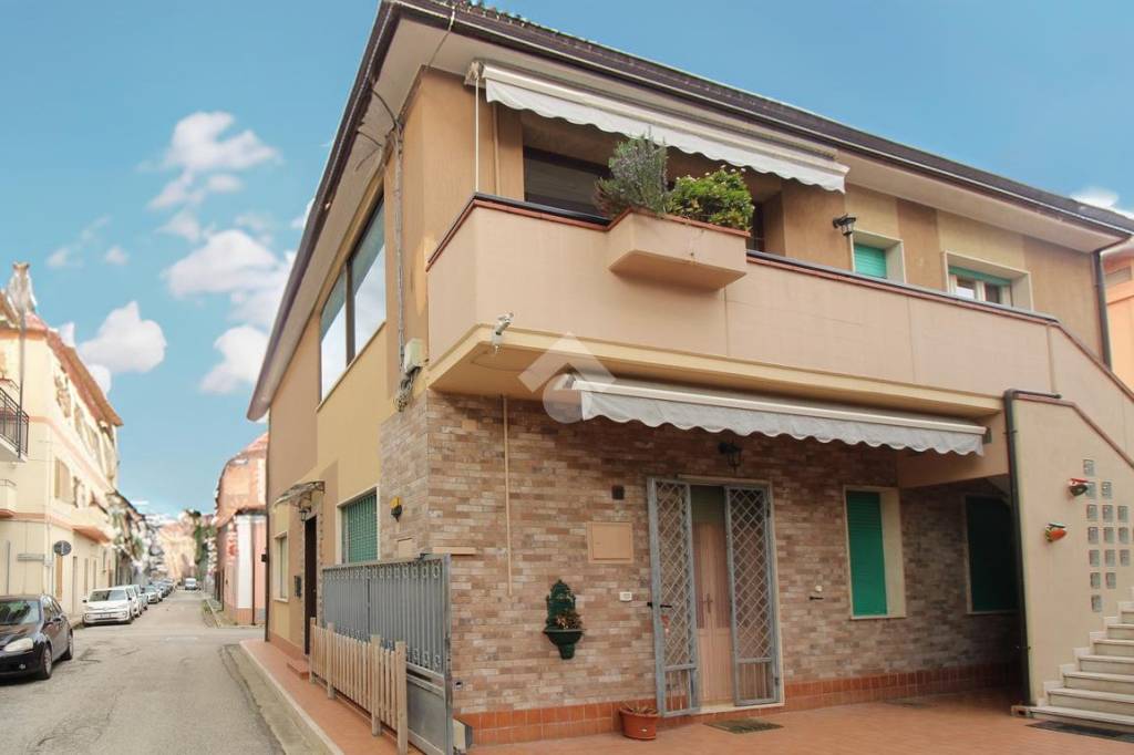 casa indipendente in vendita a Roseto degli Abruzzi