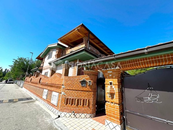 casa indipendente in vendita a Roseto degli Abruzzi in zona Cologna Spiaggia