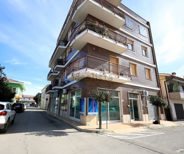 locale commerciale in vendita a Roseto degli Abruzzi