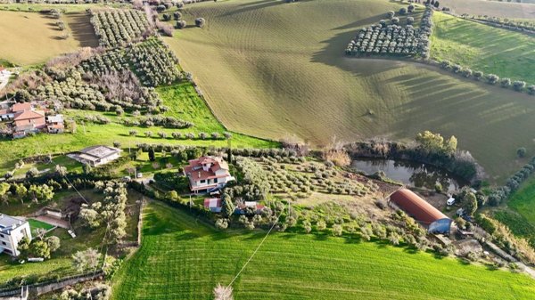 casa indipendente in vendita a Roseto degli Abruzzi in zona Cologna Spiaggia