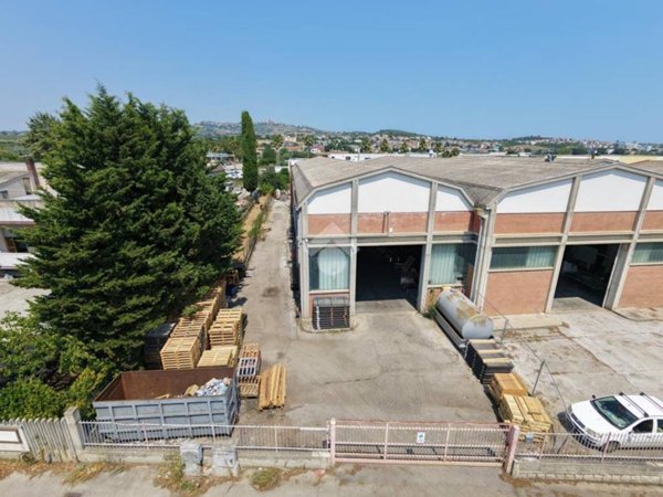 locale commerciale in vendita a Roseto degli Abruzzi in zona Palazzese