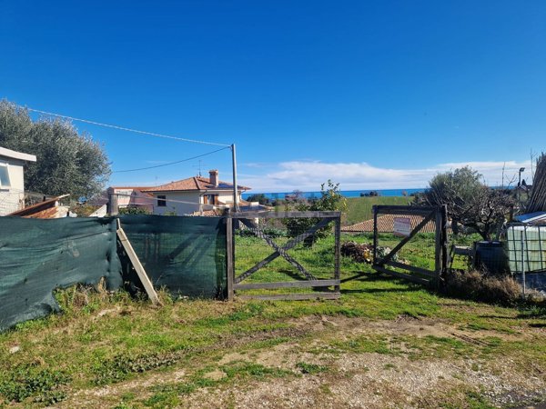 terreno edificabile in vendita a Roseto degli Abruzzi