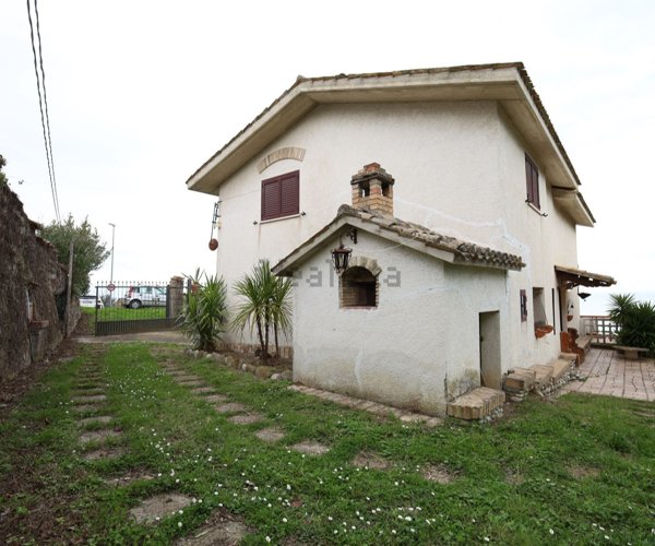 casa indipendente in vendita a Roseto degli Abruzzi in zona Montepagano