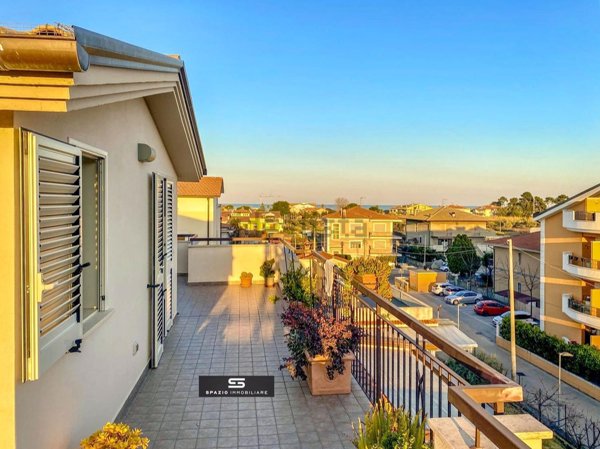 appartamento in vendita a Roseto degli Abruzzi in zona Cologna Spiaggia