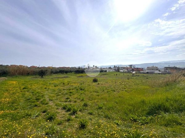 terreno edificabile in vendita a Roseto degli Abruzzi in zona Santa Lucia