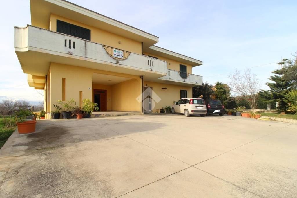 casa indipendente in vendita a Roseto degli Abruzzi