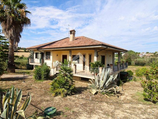 casa indipendente in vendita a Roseto degli Abruzzi