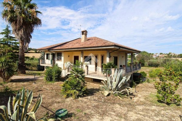 casa indipendente in vendita a Roseto degli Abruzzi