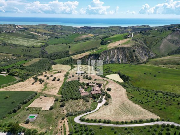 casa indipendente in vendita a Roseto degli Abruzzi in zona Cologna Paese