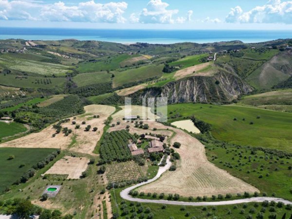 casa indipendente in vendita a Roseto degli Abruzzi in zona Cologna Paese