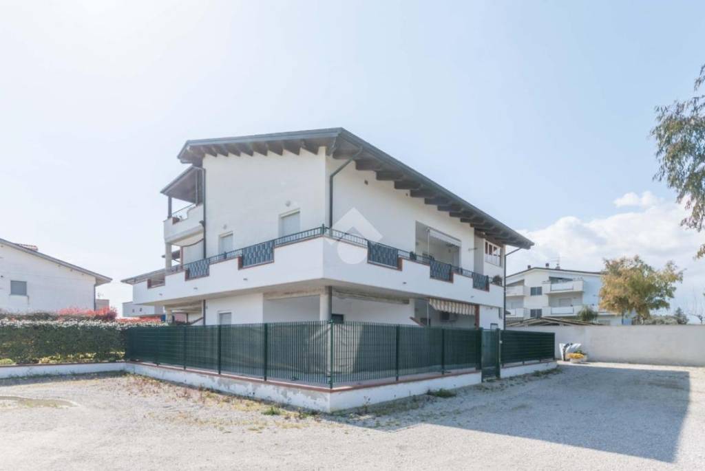 appartamento in vendita a Roseto degli Abruzzi in zona Cologna Spiaggia