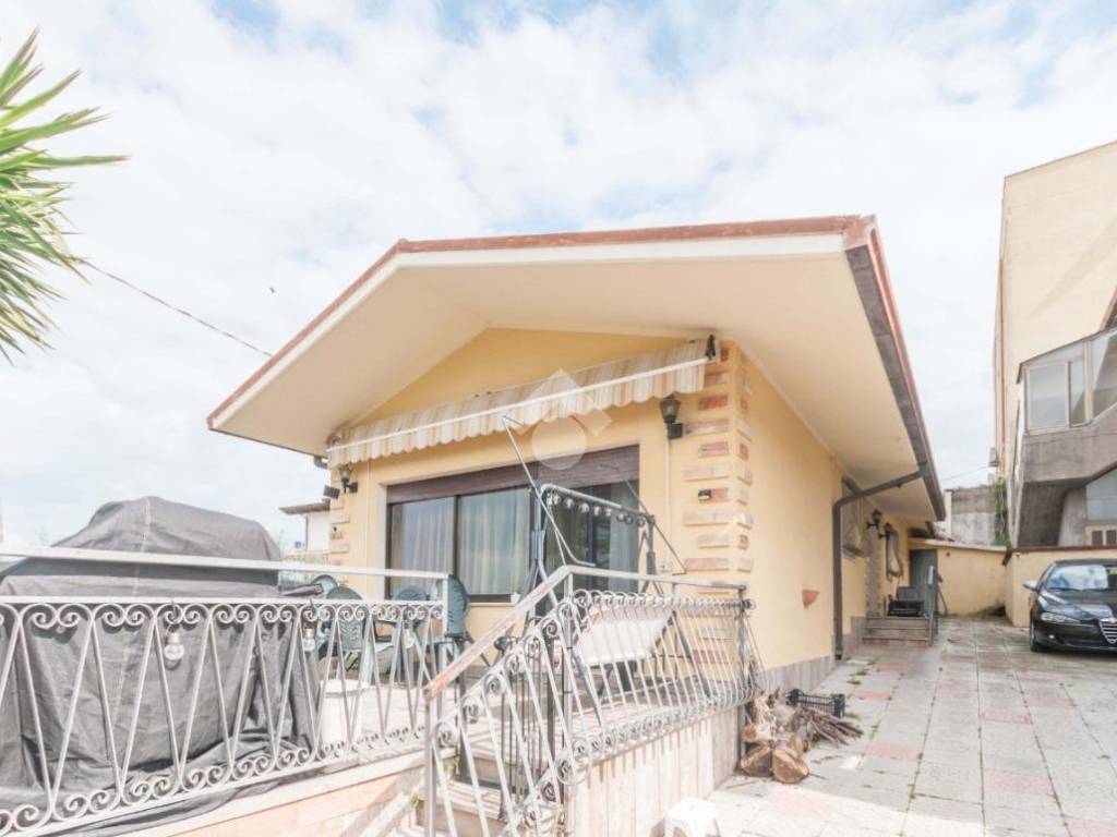 casa indipendente in vendita a Roseto degli Abruzzi in zona Cologna Spiaggia