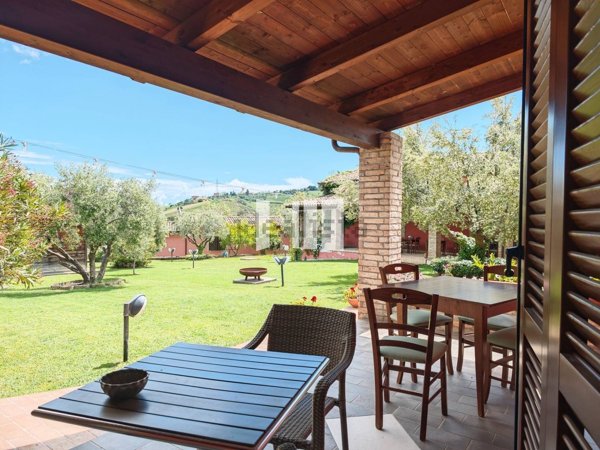 casa indipendente in vendita a Roseto degli Abruzzi in zona Cologna Paese