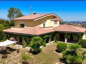 casa indipendente in vendita a Roseto degli Abruzzi