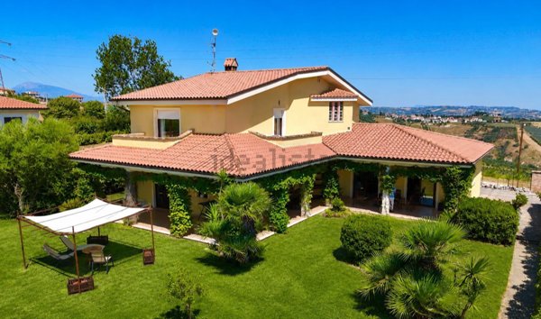 casa indipendente in vendita a Roseto degli Abruzzi