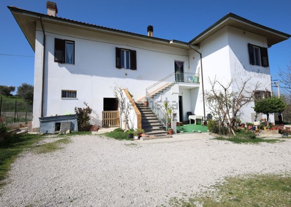 casa indipendente in vendita a Roseto degli Abruzzi