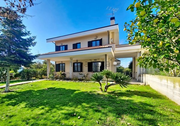 casa indipendente in vendita a Roseto degli Abruzzi