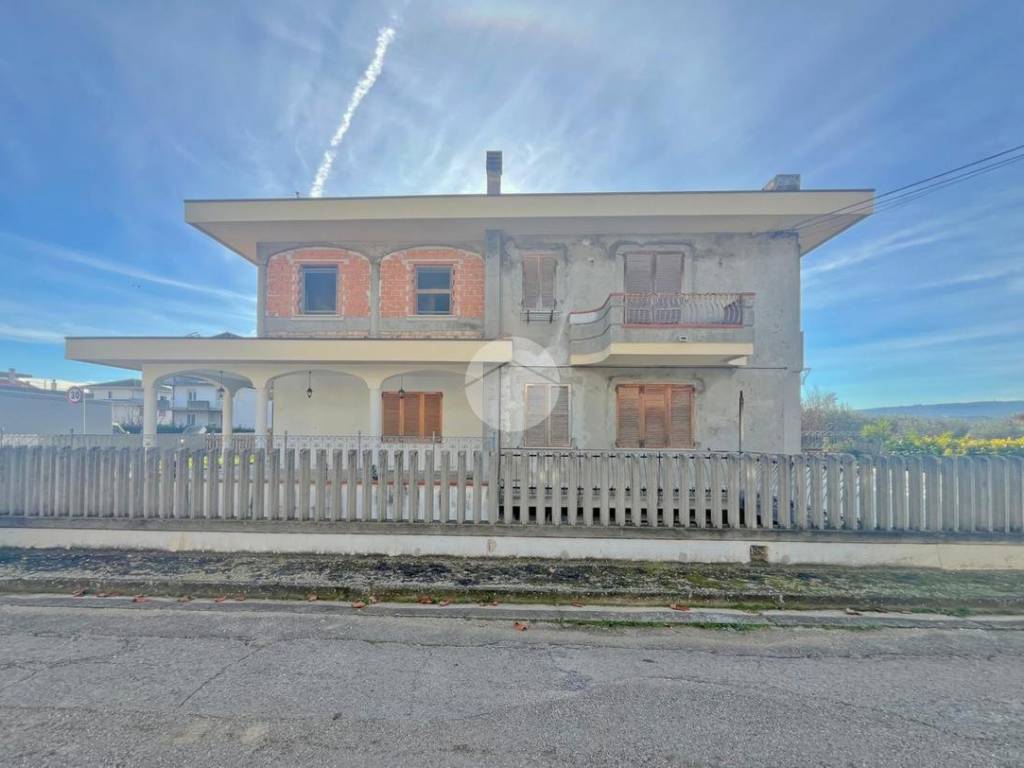 casa indipendente in vendita a Roseto degli Abruzzi