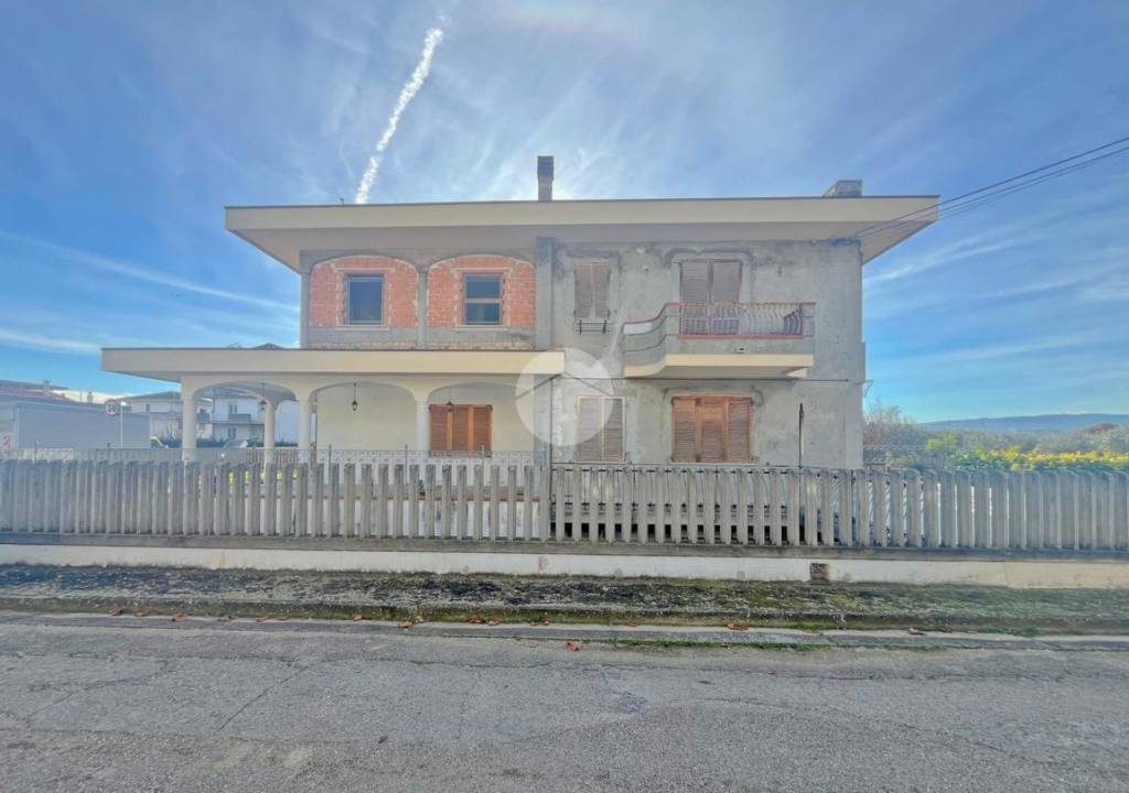 casa indipendente in vendita a Roseto degli Abruzzi