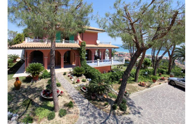 casa indipendente in vendita a Roseto degli Abruzzi