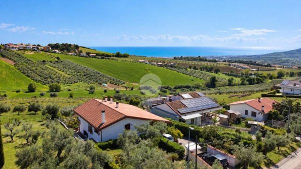 casa indipendente in vendita a Roseto degli Abruzzi in zona Voltarrosto