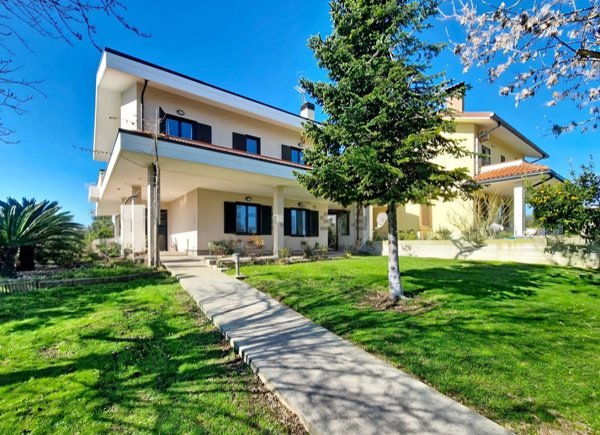 casa indipendente in vendita a Roseto degli Abruzzi