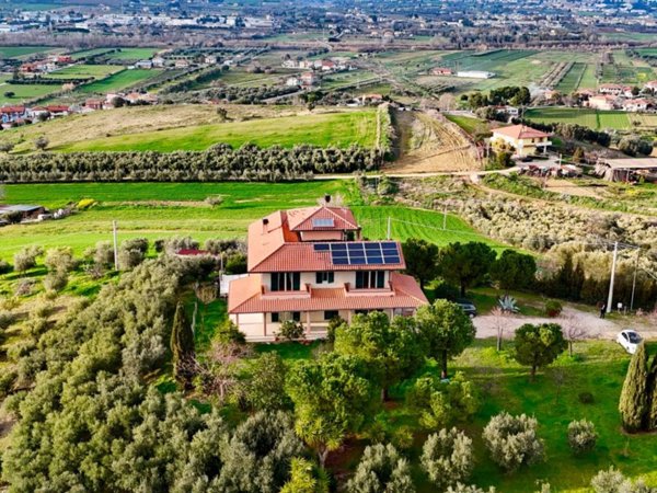 casa indipendente in vendita a Roseto degli Abruzzi in zona Cologna Spiaggia
