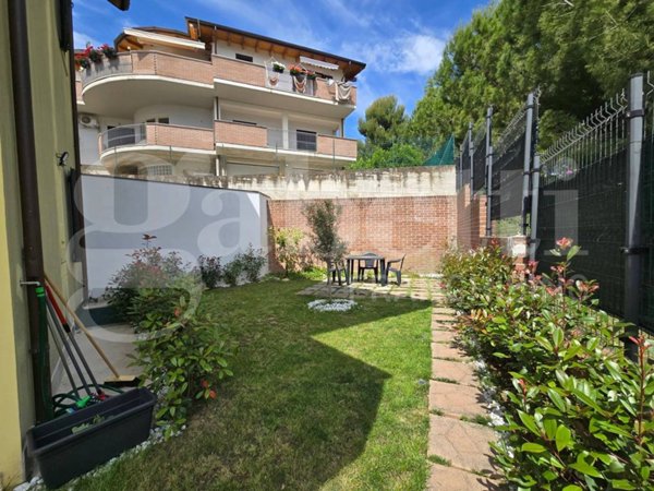casa indipendente in vendita a Roseto degli Abruzzi