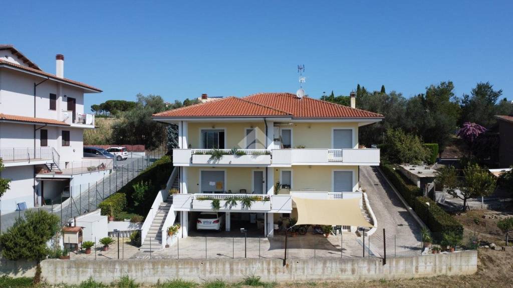 casa indipendente in vendita a Roseto degli Abruzzi in zona Voltarrosto