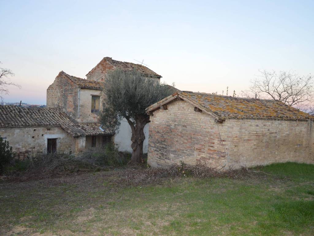 casa indipendente in vendita a Roseto degli Abruzzi in zona Cologna Spiaggia
