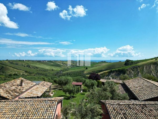 casa indipendente in vendita a Roseto degli Abruzzi in zona Cologna Paese