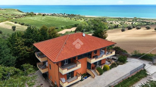 casa indipendente in vendita a Roseto degli Abruzzi in zona Cologna Spiaggia