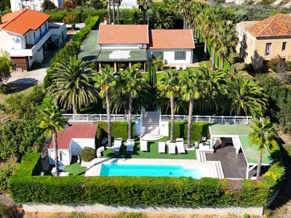 casa indipendente in vendita a Roseto degli Abruzzi in zona Voltarrosto