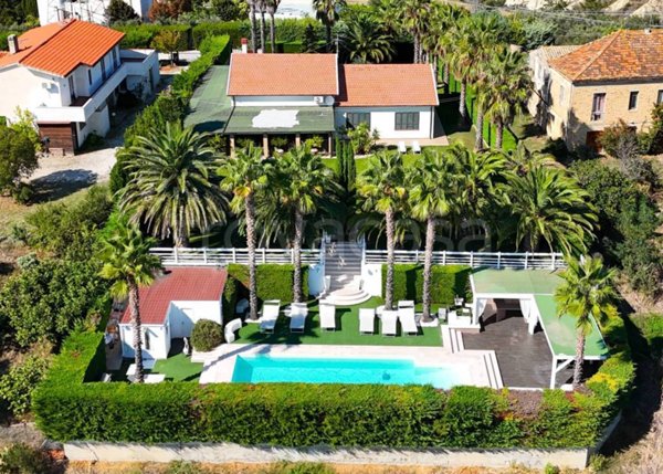 casa indipendente in vendita a Roseto degli Abruzzi in zona Voltarrosto