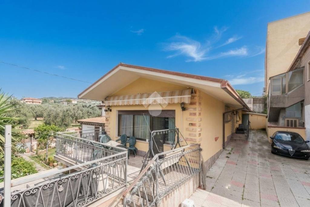 casa indipendente in vendita a Roseto degli Abruzzi in zona Cologna Spiaggia