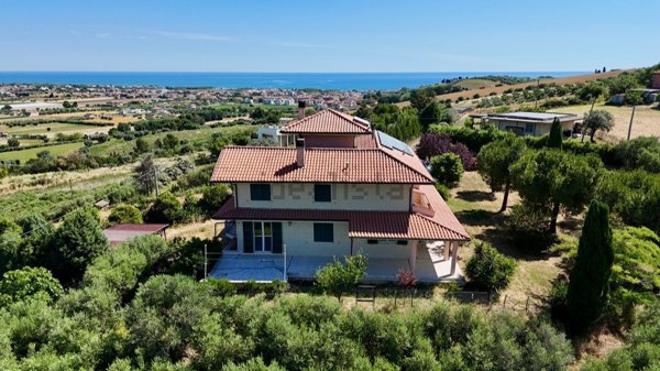 casa indipendente in vendita a Roseto degli Abruzzi