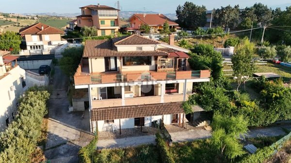 casa indipendente in vendita a Roseto degli Abruzzi in zona Cologna Paese