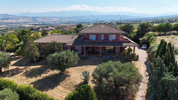 casa indipendente in vendita a Roseto degli Abruzzi in zona Montepagano