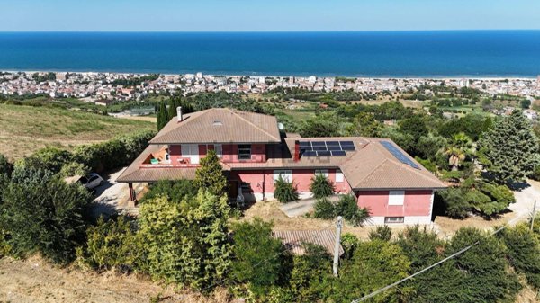 casa indipendente in vendita a Roseto degli Abruzzi in zona Montepagano