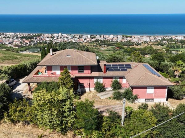 casa indipendente in vendita a Roseto degli Abruzzi in zona Montepagano