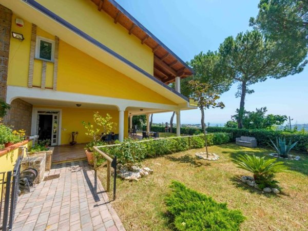 casa indipendente in vendita a Roseto degli Abruzzi in zona Campo a Mare