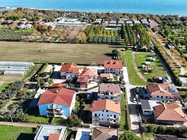 intera palazzina in vendita a Roseto degli Abruzzi in zona Cologna Spiaggia