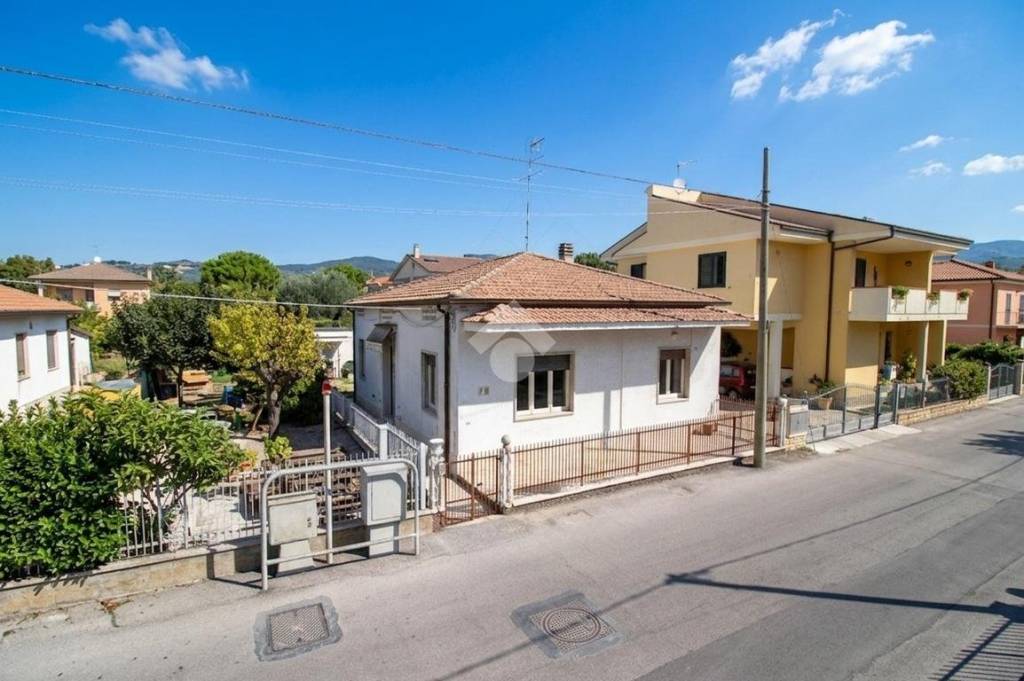 casa indipendente in vendita a Roseto degli Abruzzi in zona Cologna Spiaggia