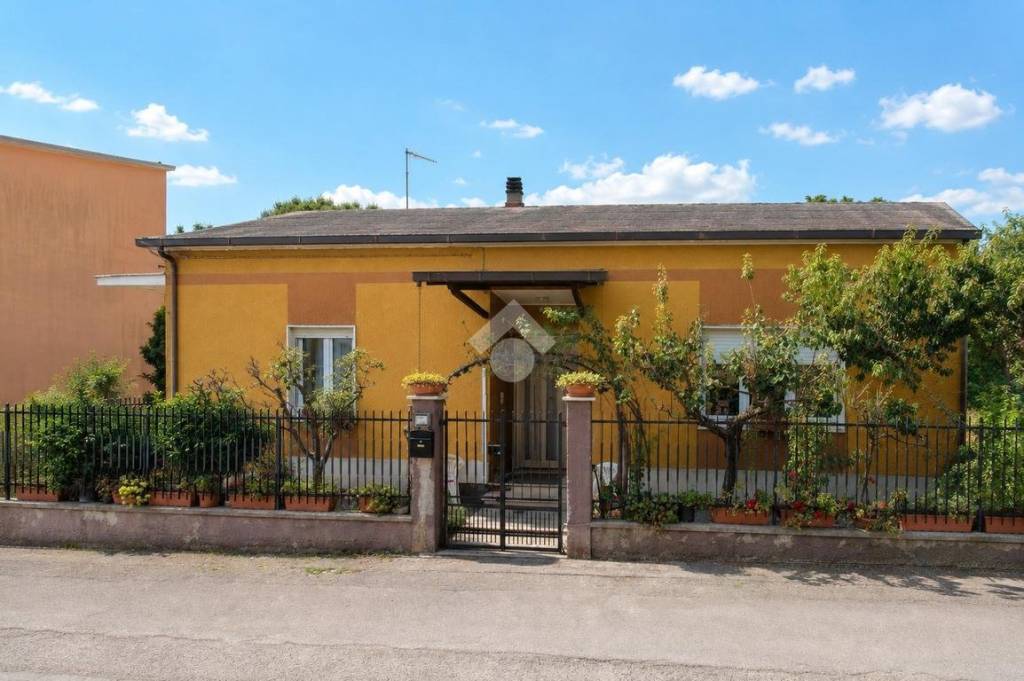 casa indipendente in vendita a Roseto degli Abruzzi in zona Casal Thaulero