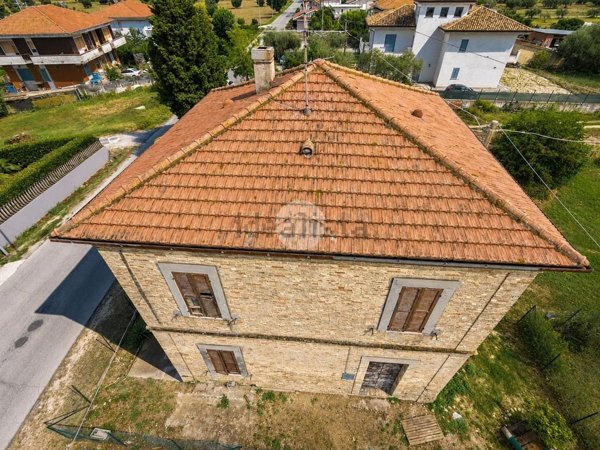 casa indipendente in vendita a Roseto degli Abruzzi in zona Cologna Spiaggia