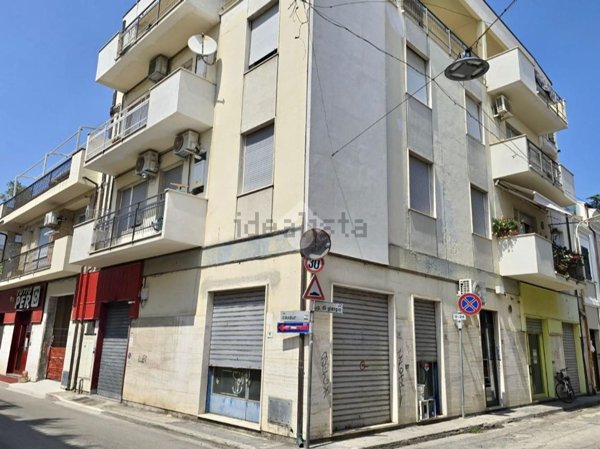 locale commerciale in vendita a Roseto degli Abruzzi in zona Campo a Mare